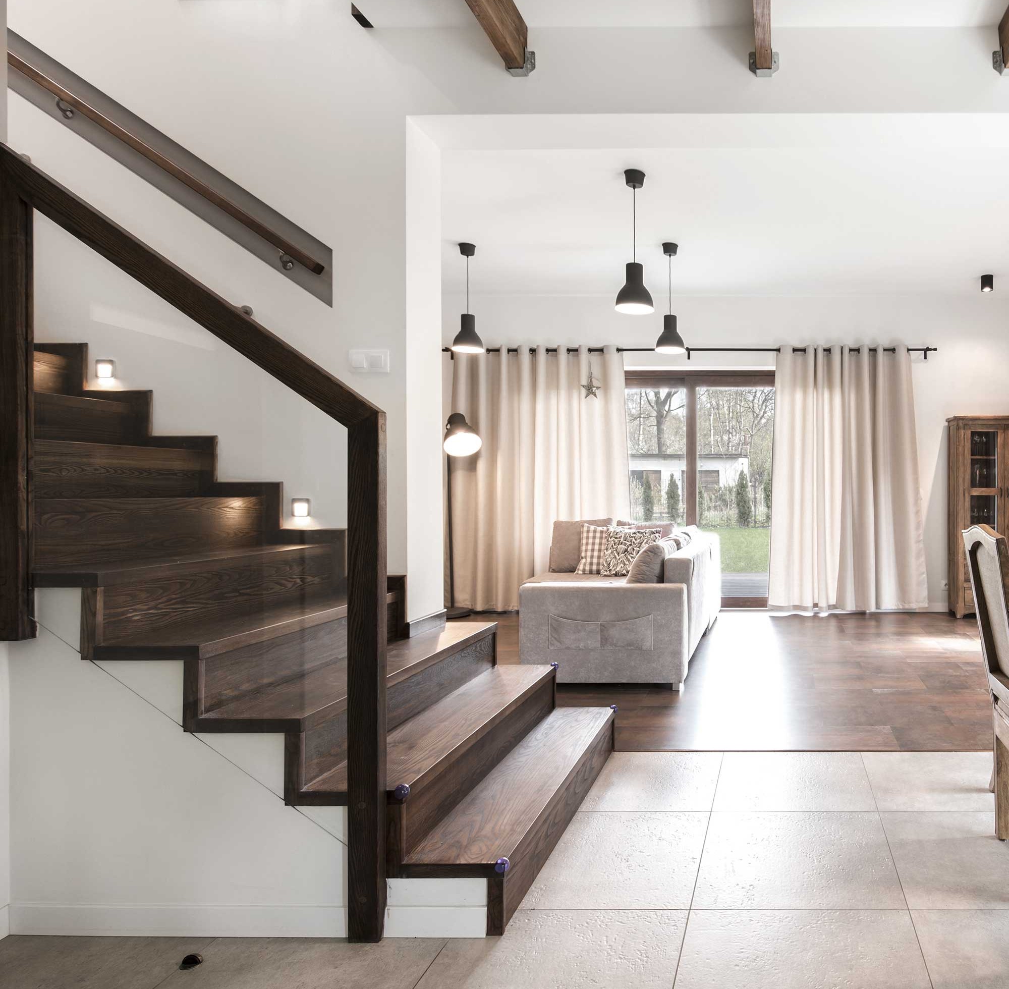 Treppe aus Holz mit Glasgeländer | Holzland Verbeek
