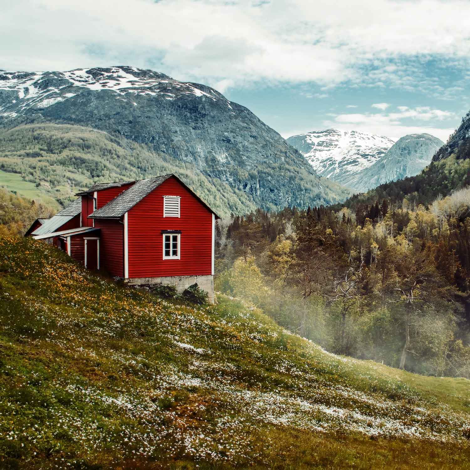 Holzhütte in der Landschaft Norwegen rot | Holzland Verbeek
